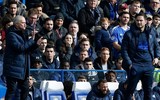 [ẢNH] Jose Mourinho cười bí hiểm khi lần thứ hai thua học trò cũ Frank Lampard