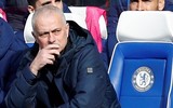 [ẢNH] Jose Mourinho cười bí hiểm khi lần thứ hai thua học trò cũ Frank Lampard