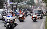 [ẢNH] Người Hà Nội thích thú ngắm mô hình xe F1 sống động như thật