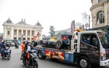 [ẢNH] Người Hà Nội thích thú ngắm mô hình xe F1 sống động như thật