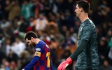 [ẢNH] Dự khán Siêu kinh điển, Ronaldo khoái chí nhìn Messi bạc nhược trước Real