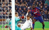 [ẢNH] Dự khán Siêu kinh điển, Ronaldo khoái chí nhìn Messi bạc nhược trước Real