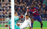 [ẢNH] Dự khán Siêu kinh điển, Ronaldo khoái chí nhìn Messi bạc nhược trước Real