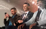 [ẢNH] Dự khán Siêu kinh điển, Ronaldo khoái chí nhìn Messi bạc nhược trước Real