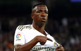 [ẢNH] Dự khán Siêu kinh điển, Ronaldo khoái chí nhìn Messi bạc nhược trước Real