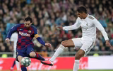 [ẢNH] Dự khán Siêu kinh điển, Ronaldo khoái chí nhìn Messi bạc nhược trước Real