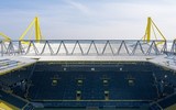 [ẢNH] Cầu thủ Dortmund gây sốt khi ăn mừng theo kiểu 'giãn cách xã hội'