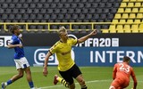 [ẢNH] Cầu thủ Dortmund gây sốt khi ăn mừng theo kiểu 'giãn cách xã hội'
