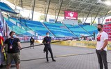 [ẢNH] Cầu thủ Dortmund gây sốt khi ăn mừng theo kiểu 'giãn cách xã hội'