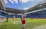 [ẢNH] Cầu thủ Dortmund gây sốt khi ăn mừng theo kiểu 'giãn cách xã hội'