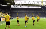[ẢNH] Cầu thủ Dortmund gây sốt khi ăn mừng theo kiểu 'giãn cách xã hội'