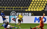 [ẢNH] Cầu thủ Dortmund gây sốt khi ăn mừng theo kiểu 'giãn cách xã hội'
