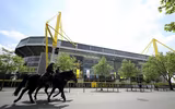 [ẢNH] Cầu thủ Dortmund gây sốt khi ăn mừng theo kiểu 'giãn cách xã hội'