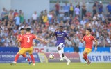 [ẢNH] Sân Hà Tĩnh quá tải trong ngày Quang Hải, Hùng Dũng xuất hiện