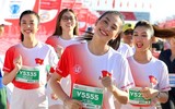 [ẢNH] Ngắm vẻ đẹp Hoa hậu Tiểu Vy với những bước chạy trên đảo Lý Sơn