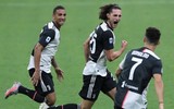 [ẢNH] Ronaldo lu mờ và gục ngã trước Ibrahimovic