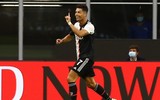 [ẢNH] Ronaldo lu mờ và gục ngã trước Ibrahimovic