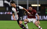 [ẢNH] Ronaldo lu mờ và gục ngã trước Ibrahimovic
