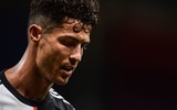 [ẢNH] Ronaldo lu mờ và gục ngã trước Ibrahimovic