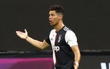 [ẢNH] Ronaldo lu mờ và gục ngã trước Ibrahimovic