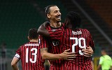 [ẢNH] Ronaldo lu mờ và gục ngã trước Ibrahimovic