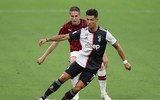 [ẢNH] Ronaldo lu mờ và gục ngã trước Ibrahimovic