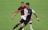 [ẢNH] Ronaldo lu mờ và gục ngã trước Ibrahimovic
