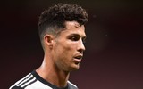[ẢNH] Ronaldo lu mờ và gục ngã trước Ibrahimovic