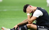 [ẢNH] Ronaldo lu mờ và gục ngã trước Ibrahimovic