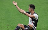 [ẢNH] Ronaldo lu mờ và gục ngã trước Ibrahimovic