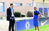 [ẢNH] Tân binh Hakim Ziyech hớn hở tập buổi đầu cùng Chelsea