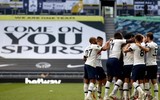 [ẢNH] HLV Mourinho tươi hết cỡ sau màn ngược dòng trước Arsenal