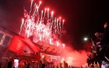[ẢNH] Mở tiệc bàn thắng trước Chelsea, Liverpool lần đầu nâng cúp vô địch Premier League