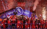 [ẢNH] Mở tiệc bàn thắng trước Chelsea, Liverpool lần đầu nâng cúp vô địch Premier League