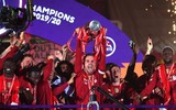 [ẢNH] Mở tiệc bàn thắng trước Chelsea, Liverpool lần đầu nâng cúp vô địch Premier League