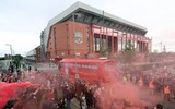 [ẢNH] Mở tiệc bàn thắng trước Chelsea, Liverpool lần đầu nâng cúp vô địch Premier League