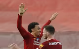 [ẢNH] Mở tiệc bàn thắng trước Chelsea, Liverpool lần đầu nâng cúp vô địch Premier League