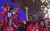 [ẢNH] Mở tiệc bàn thắng trước Chelsea, Liverpool lần đầu nâng cúp vô địch Premier League