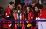 [ẢNH] Mở tiệc bàn thắng trước Chelsea, Liverpool lần đầu nâng cúp vô địch Premier League