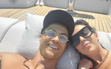 [ẢNH] Trên siêu du thuyền Ronaldo đưa bạn gái xinh đẹp đi nghỉ có gì?