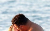 [ẢNH] Ronaldo quấn quýt bên bạn gái kém 15 tuổi trên du thuyền