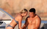 [ẢNH] Ronaldo quấn quýt bên bạn gái kém 15 tuổi trên du thuyền