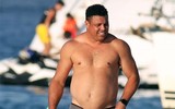 [ẢNH] Ronaldo quấn quýt bên bạn gái kém 15 tuổi trên du thuyền