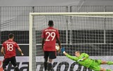 [ẢNH] Bruno Fernandes lại hóa cứu tinh, M.U vất vả vào bán kết Europa League