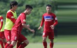 HLV Hữu Thắng cho học trò đua tốc độ, làm quen sân tập Mokpo