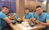 U22 Việt Nam ăn tôm hùm, tổ chức sinh nhật tập thể trong đêm cuối ở Hàn Quốc