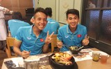 U22 Việt Nam ăn tôm hùm, tổ chức sinh nhật tập thể trong đêm cuối ở Hàn Quốc