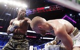 Khoảnh khắc Mayweather phản đòn hạ gục McGregor trong 