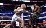 Khoảnh khắc Mayweather phản đòn hạ gục McGregor trong 