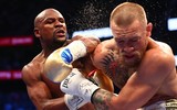 Khoảnh khắc Mayweather phản đòn hạ gục McGregor trong 